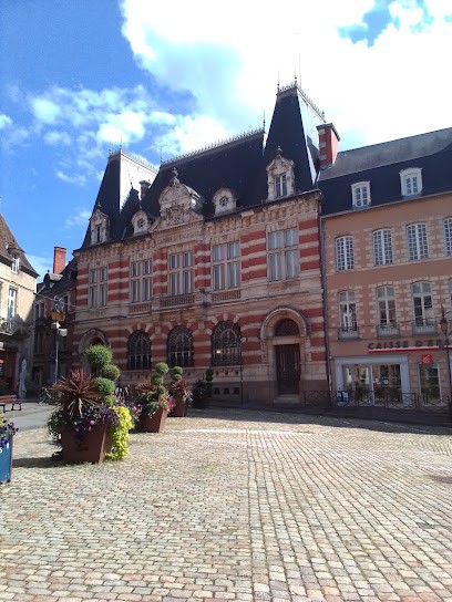 Caisse D'Epargne Moulins Hotel De Ville, Banque à Moulins
