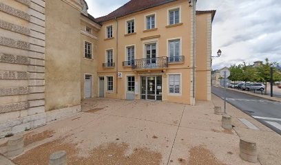 Crédit Agricole Centre-est à Givry, Banque à Givry