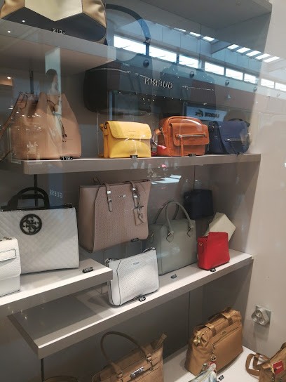 Rives, Banque à Vélizy-Villacoublay