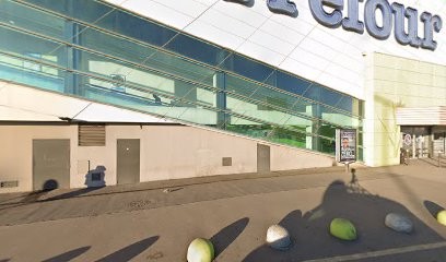 Carrefour Banque Stains, Banque à Stains