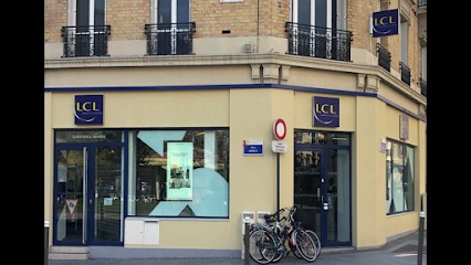 LCL Banque et assurance, Banque à Suresnes