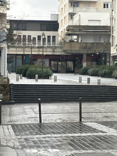 SG, Banque à Suresnes